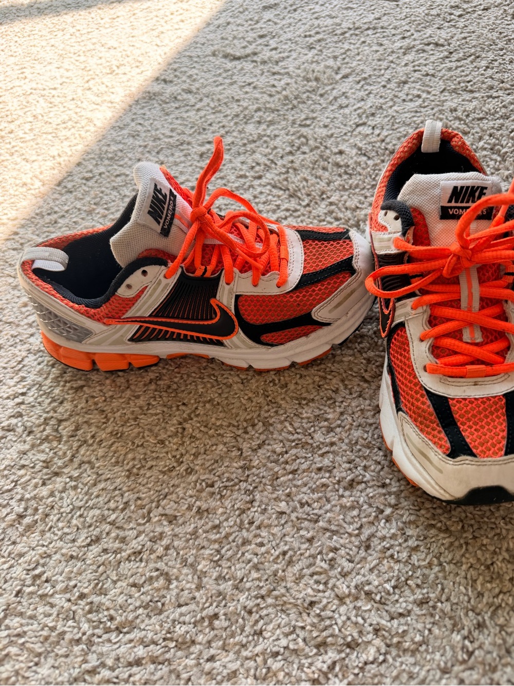 Nike Vomero 5 Sneakers Orange and white - Picture 2 of 7